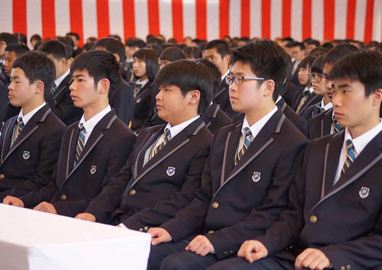 A fresh look at new school uniforms has been updated. | 学校制服 O.C.S.D ...